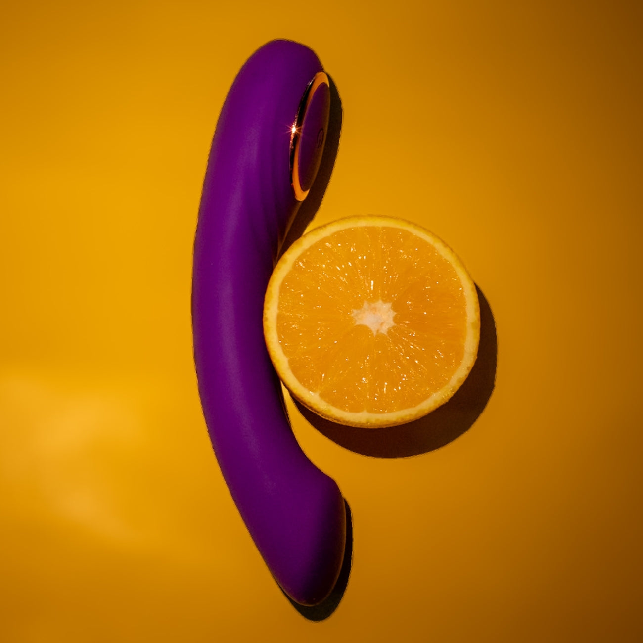 Luna Violet by Libertee: an elegant massager for women looking to enhance sensuality.