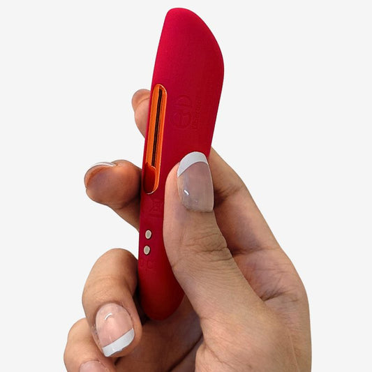 Dia Mini Rouge by Libertee: Powerful red bullet massager with discreet design and intense vibrations. Rechargeable and waterproof. Ideal for couples and solo play.