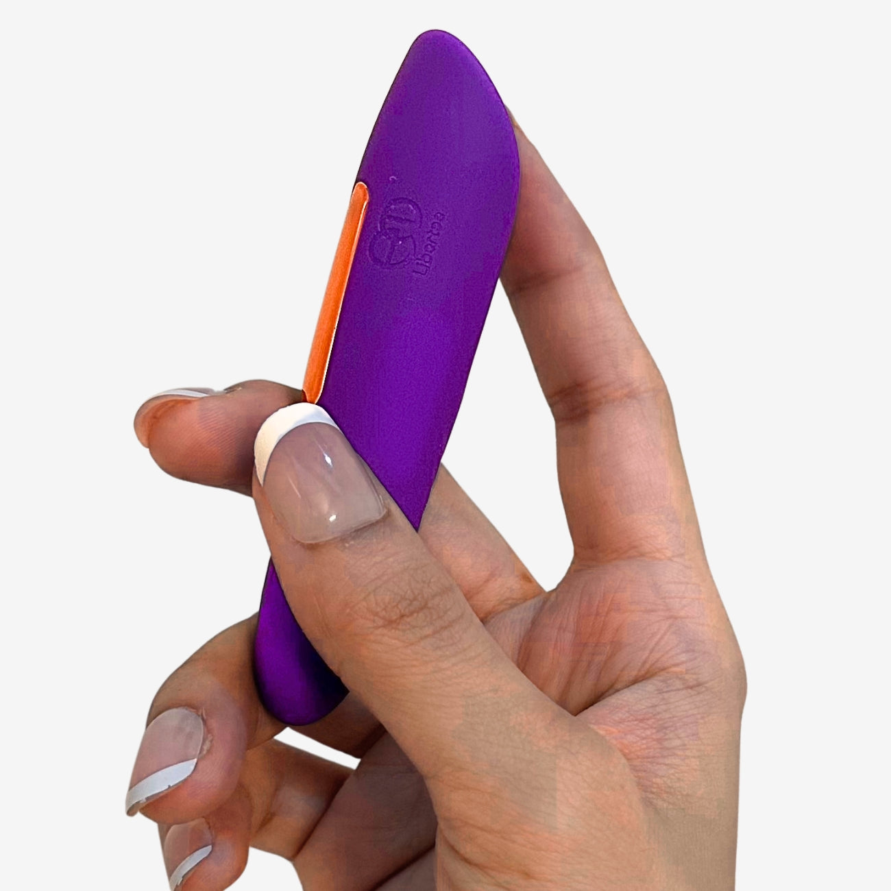 Dia Mini Violet by Libertee: Sensual purple bullet vibrator with powerful vibrations and compact design. Rechargeable and waterproof. Ideal for targeted stimulation and couple sensual sessions.