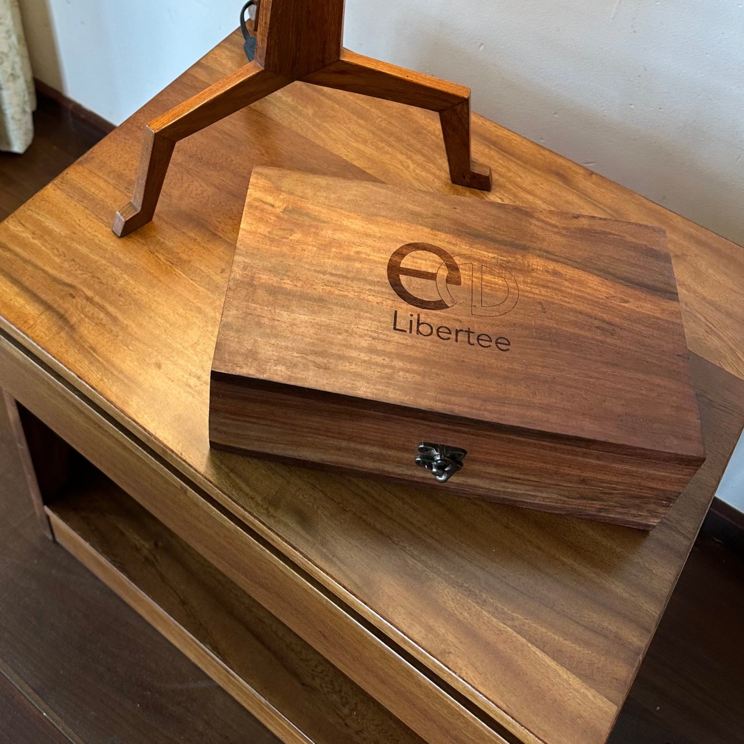 Euporie Rouge, Euporie Noir and Euporie Rose all come in their premium sheesham wood box, crafted in India. Euporie is India's best and most premium massager. 