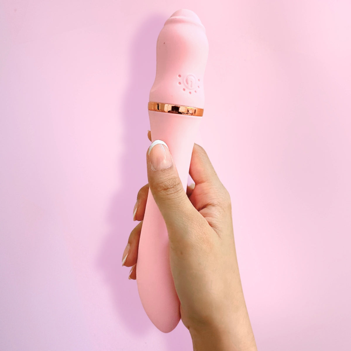 Euporie Rose by Libertee is a powerful pink vibrating massager with flexible neck and multiple settings. Delivers intense vibrations. Ideal for women or couples.